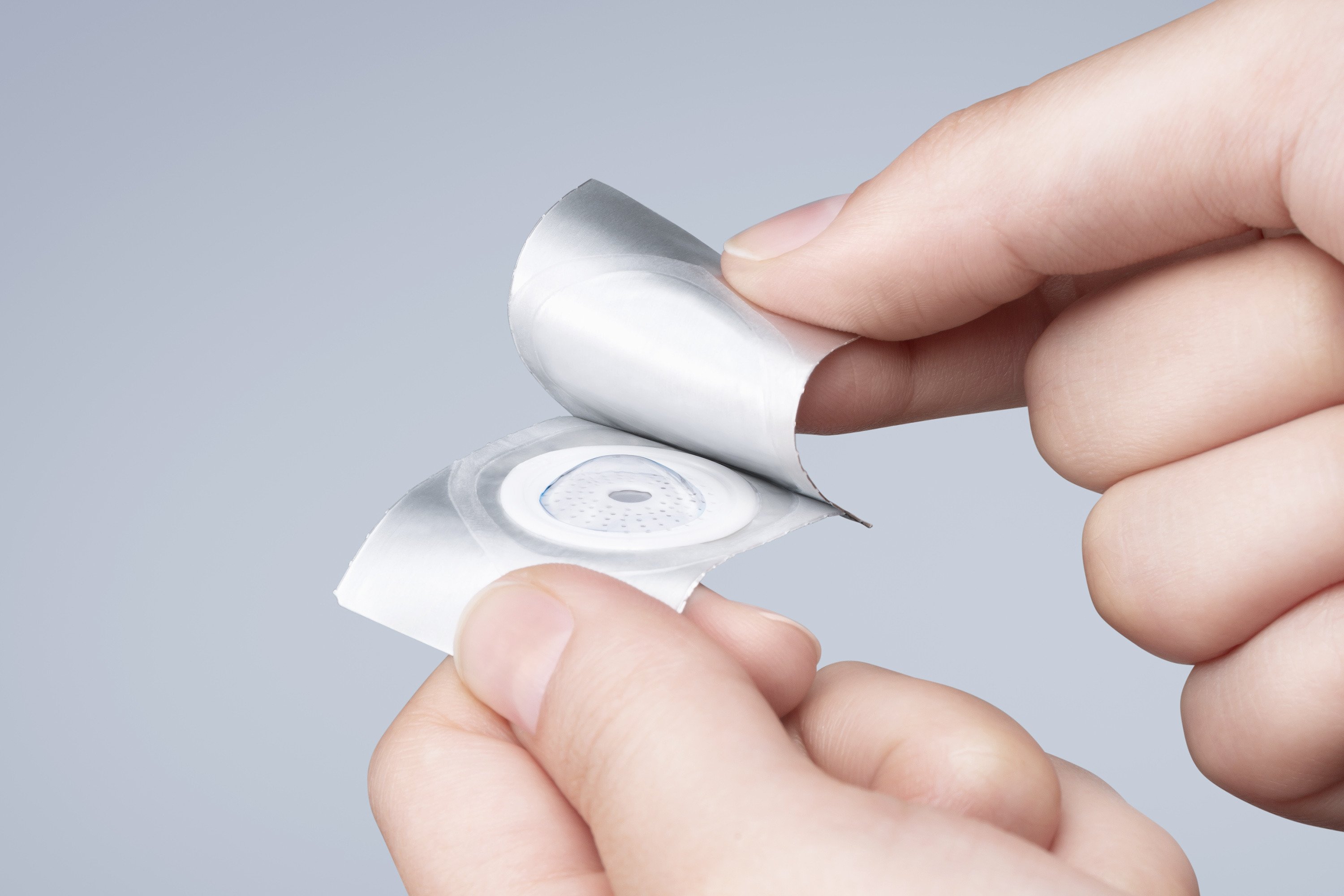 FlatPack_Photo_handling-paso1_opening-foil